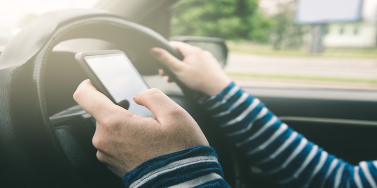 driving texting distracted driver_bulletin.jpg